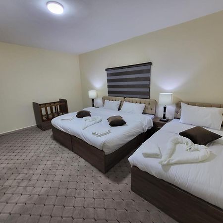 Petra Hills House Hostel Wadi Musa Bagian luar foto