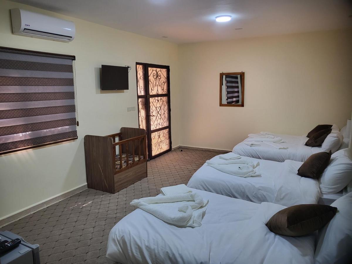 Petra Hills House Hostel Wadi Musa Bagian luar foto