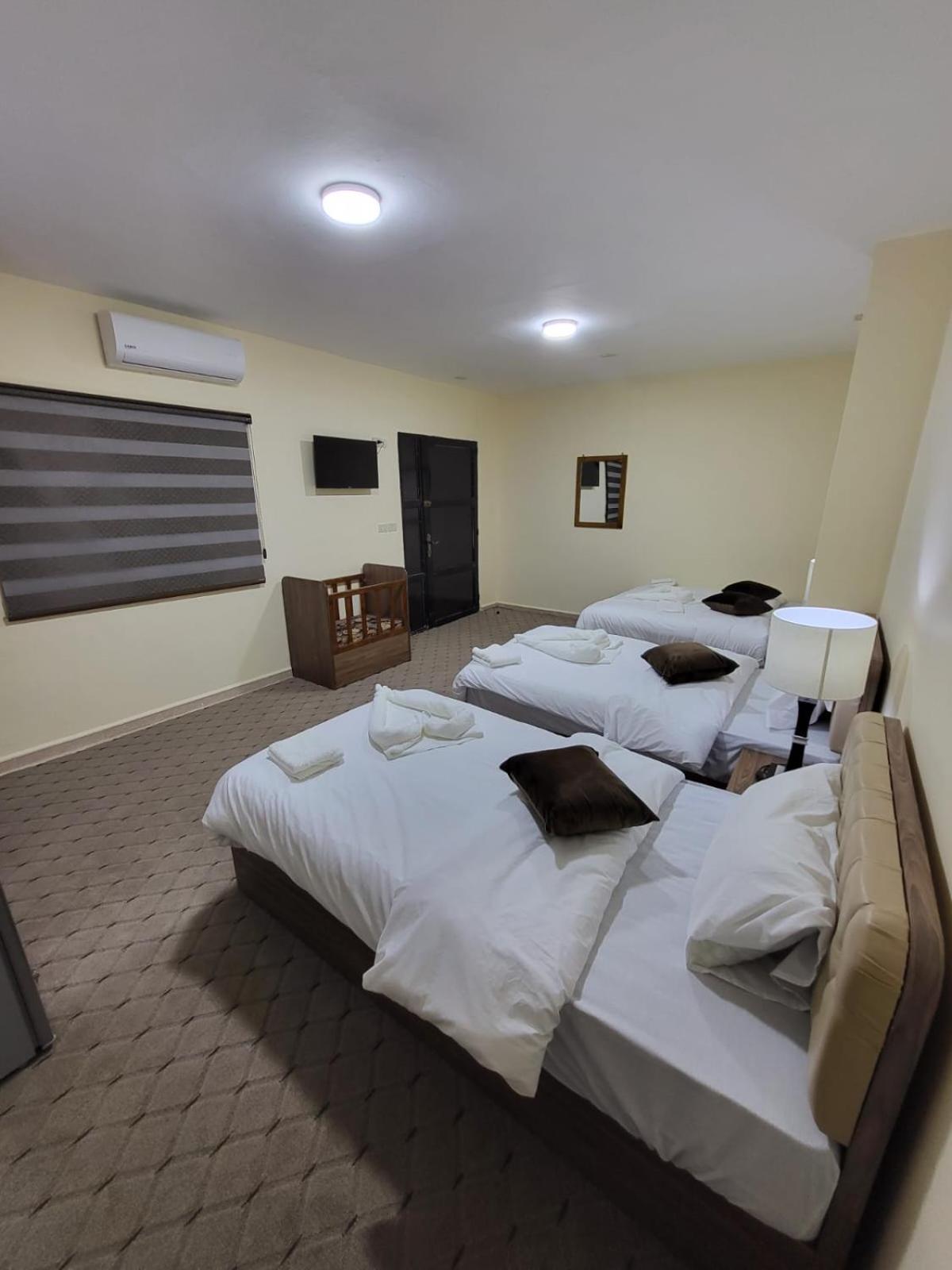Petra Hills House Hostel Wadi Musa Bagian luar foto