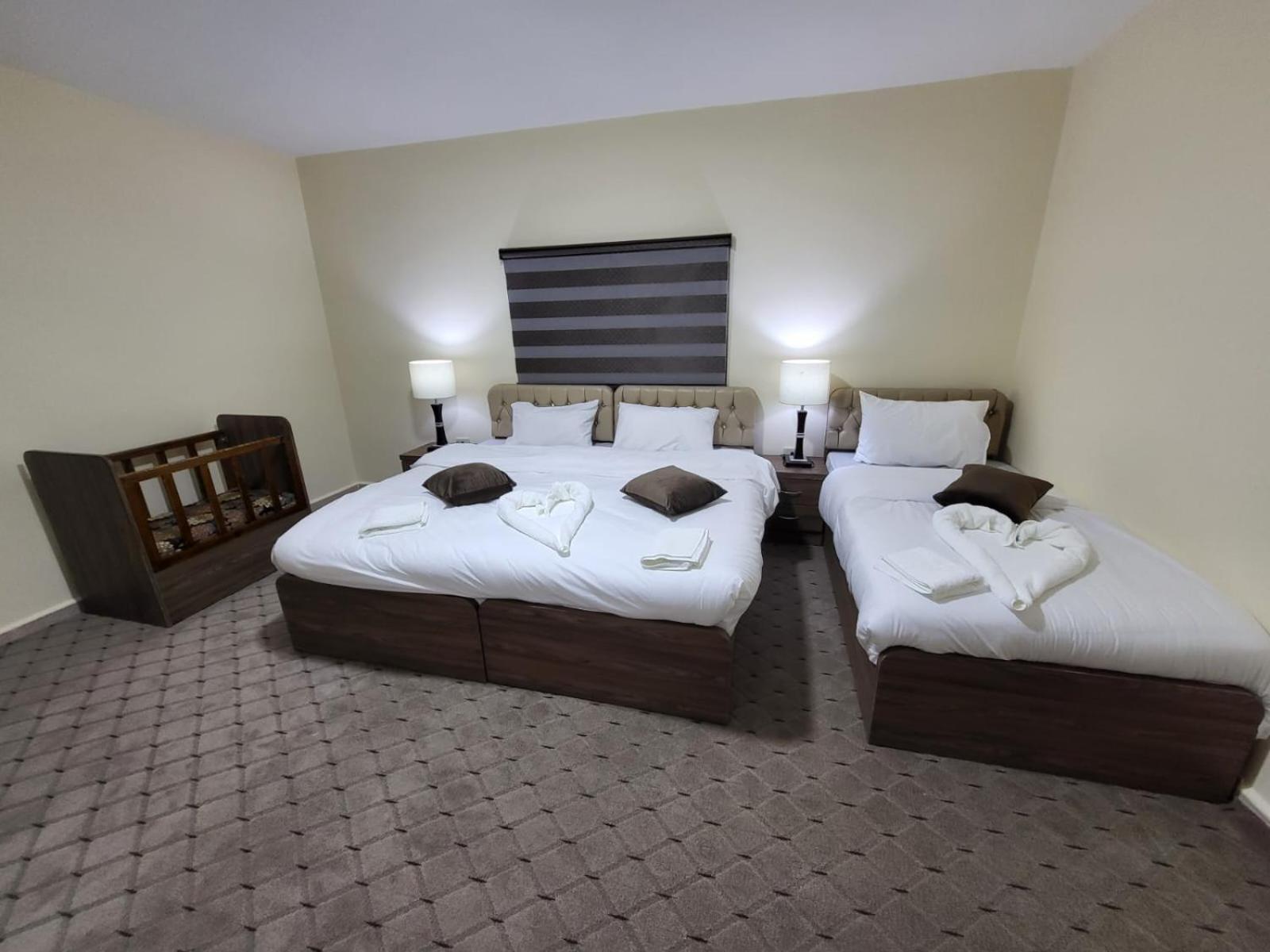 Petra Hills House Hostel Wadi Musa Bagian luar foto