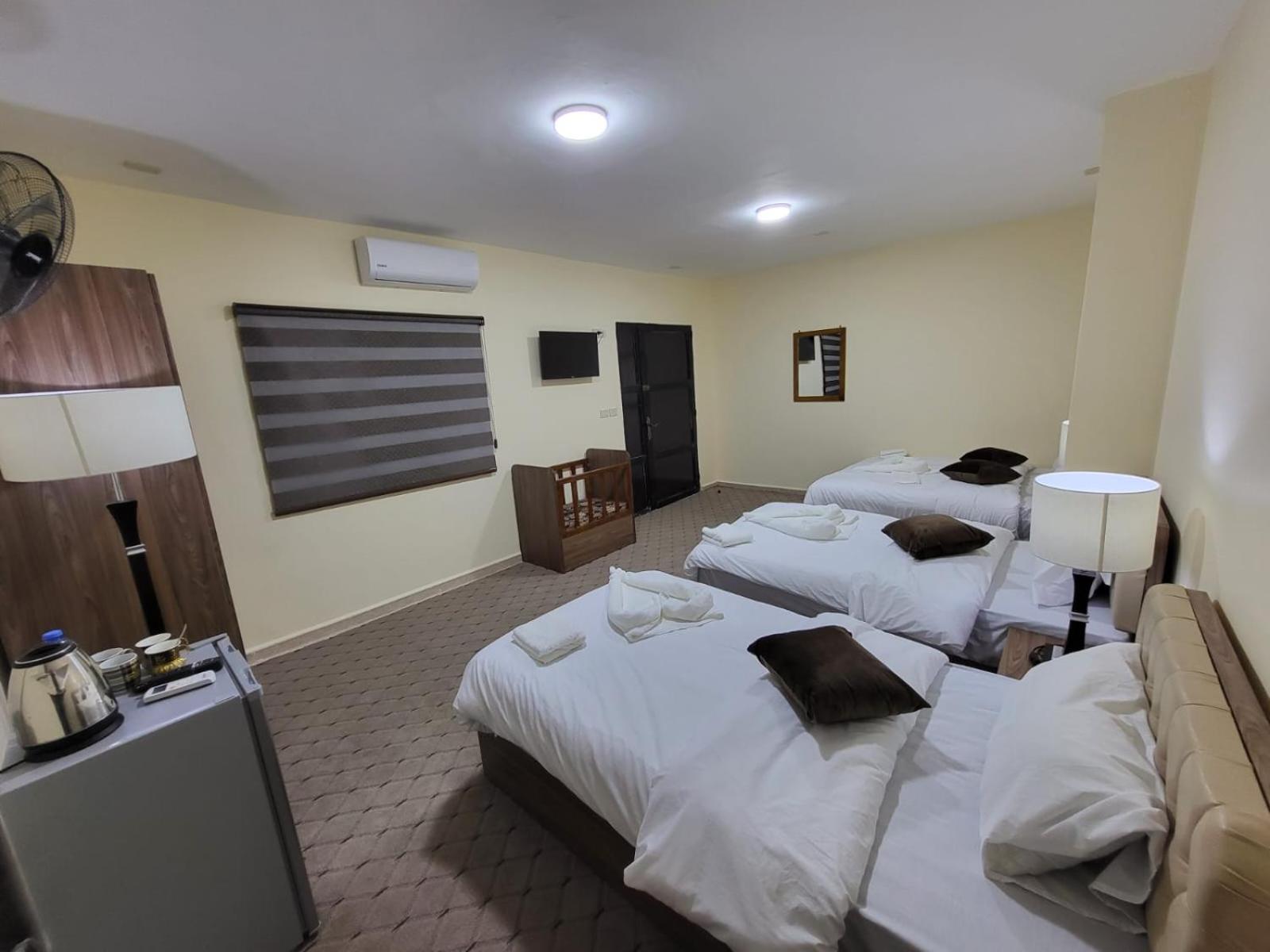 Petra Hills House Hostel Wadi Musa Bagian luar foto